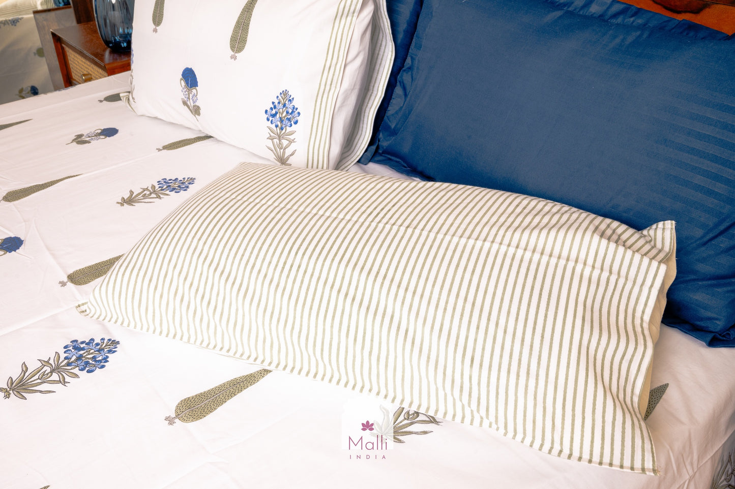 Blue madhumalti flowers buti - Pure cotton double bedsheet handblock printed (Super king)