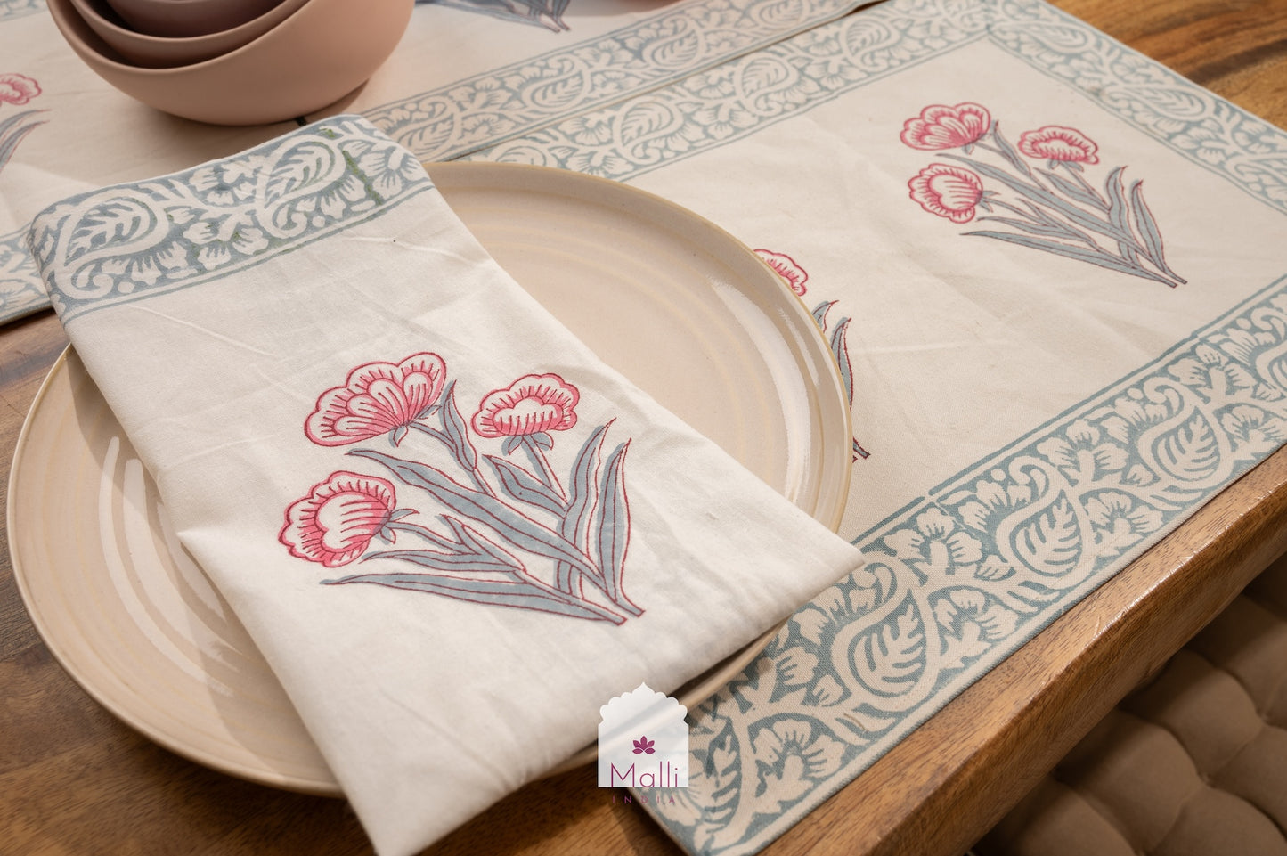 Pink tulips on beige - Runner, placemat & napkin set for 6 seater