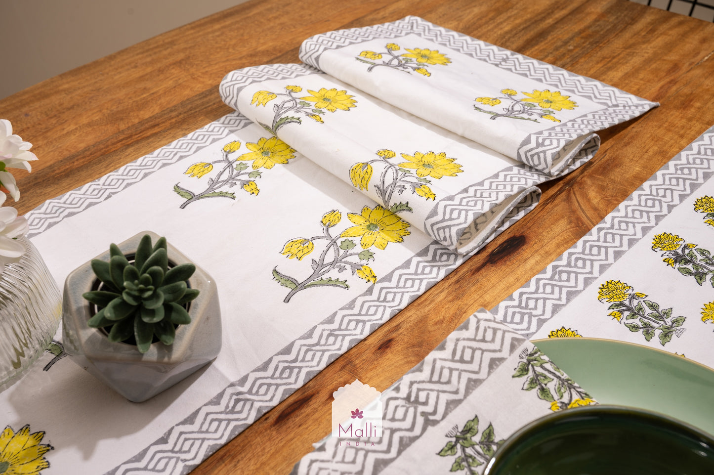 Yellow dahlia buti - Runner, placemat & napkin set for 6 seater