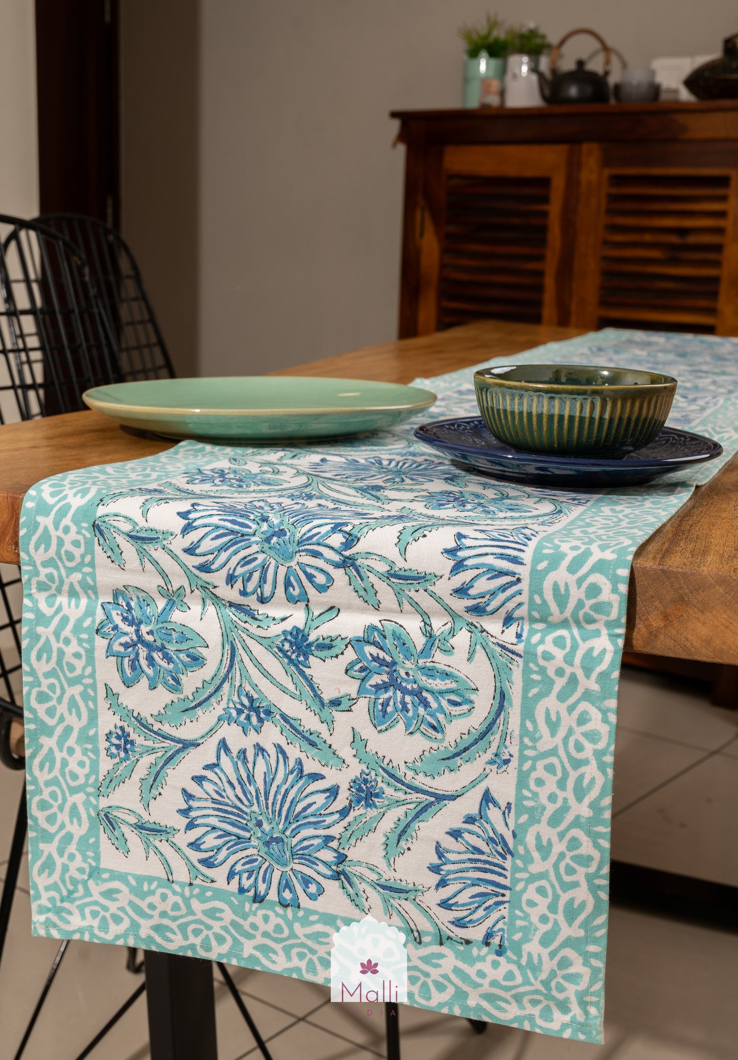 Blue bloom - 6 seater runner in canvas cotton