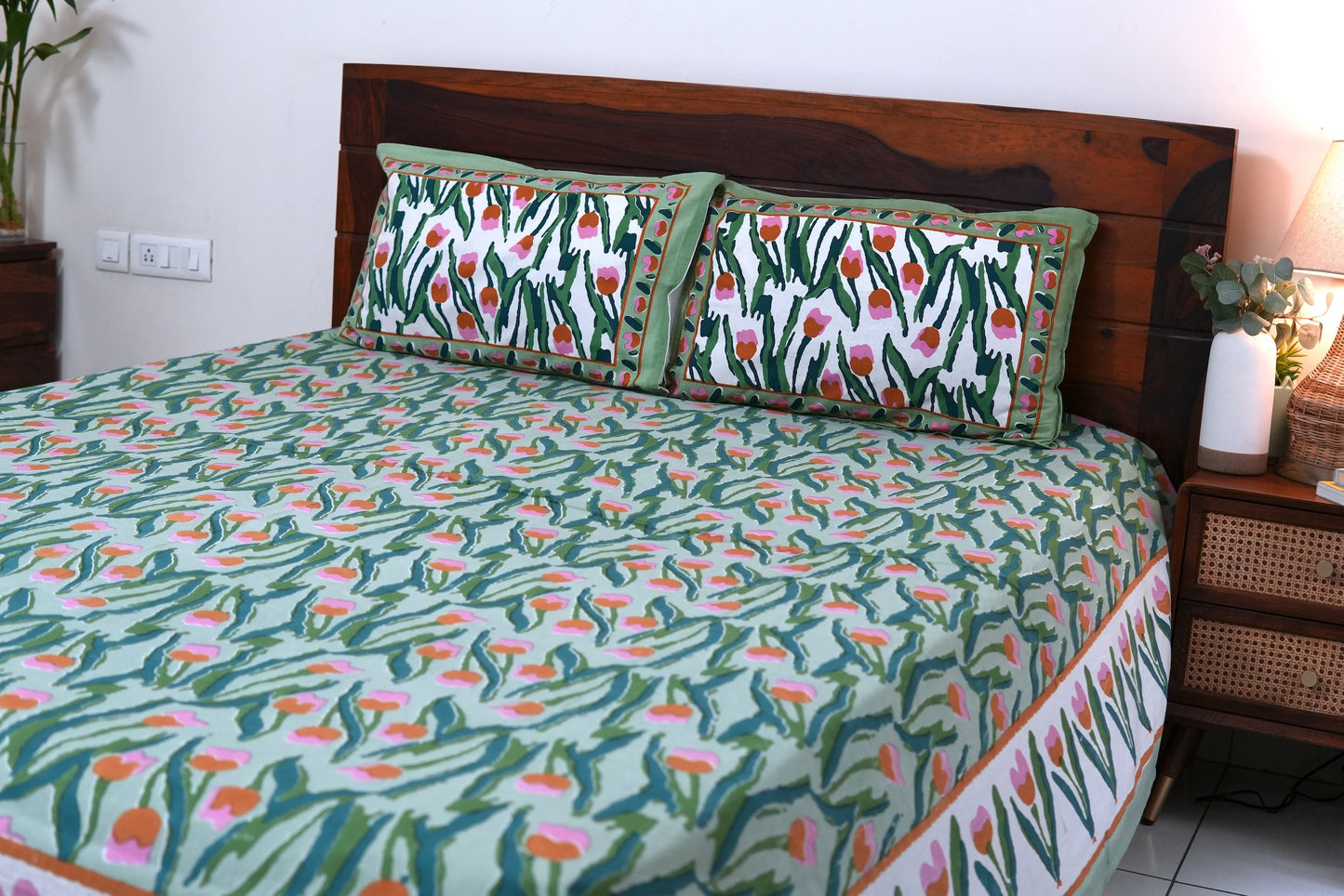 Tulips garden - Pure cotton King / Queen size double bedsheet