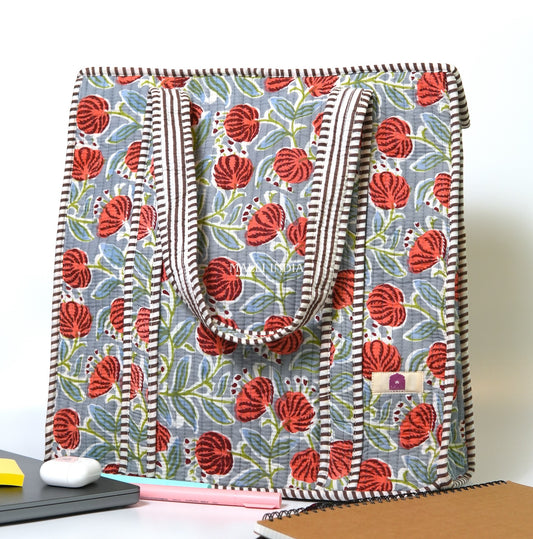 Travel tote bag with zipper closure - Red poppies on grey