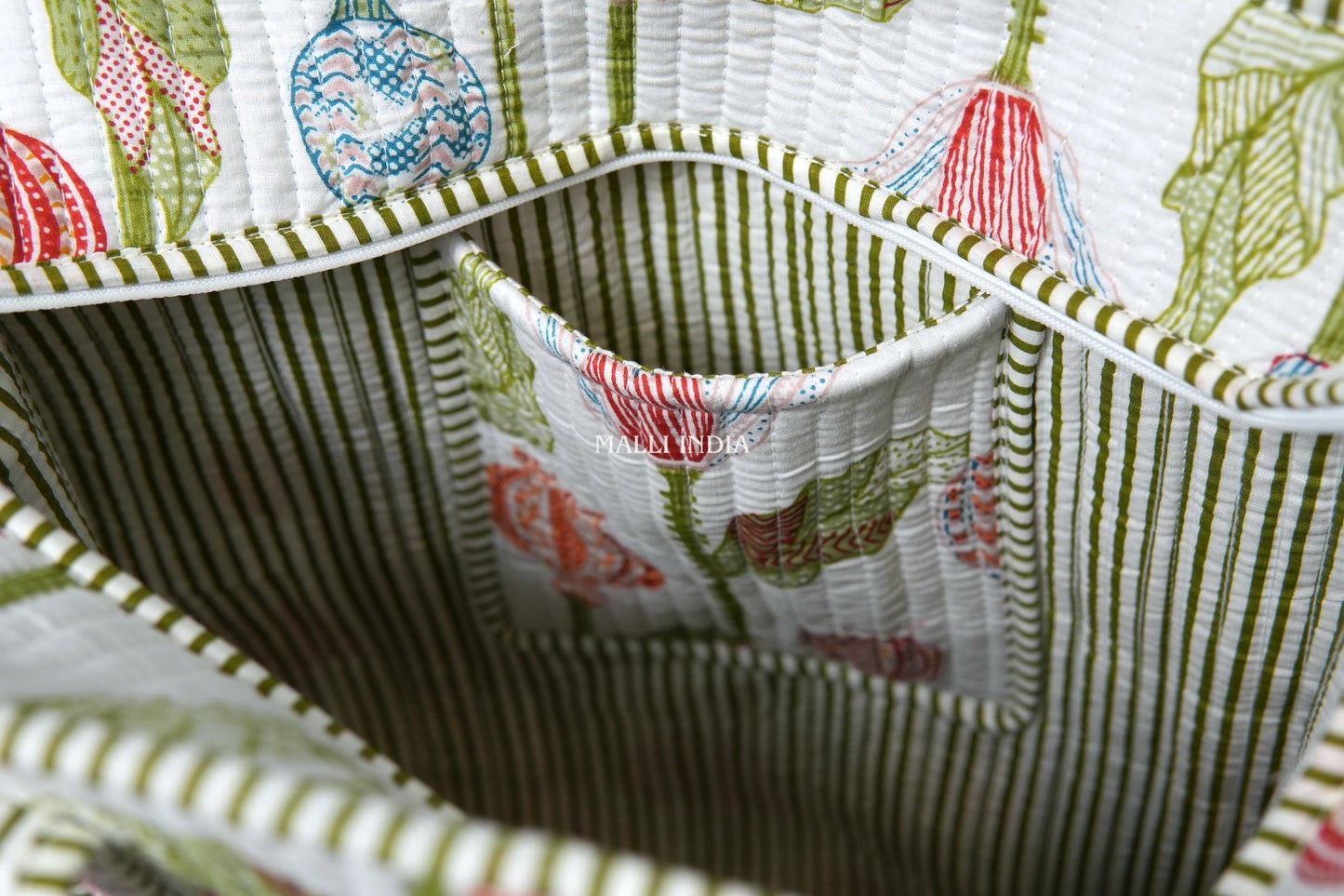 Travel tote bag with zipper closure - Pomegranate garden