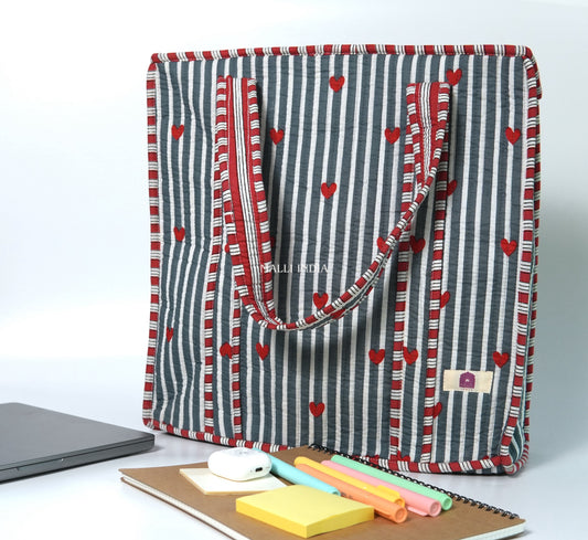 Travel tote bag with zipper closure - Mini hearts on grey stripes