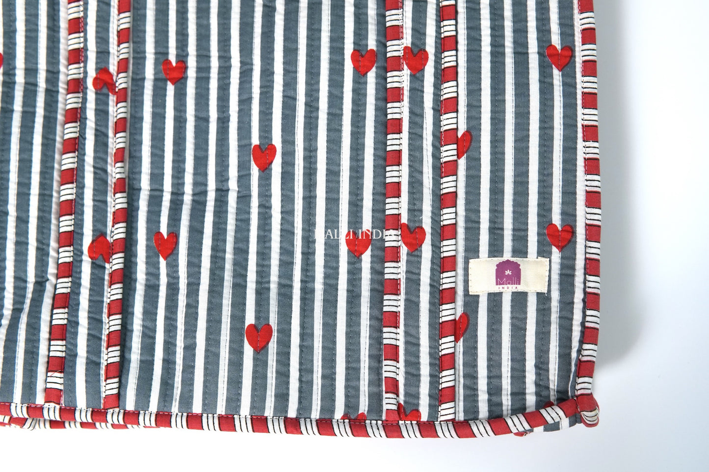Travel tote bag with zipper closure - Mini hearts on grey stripes