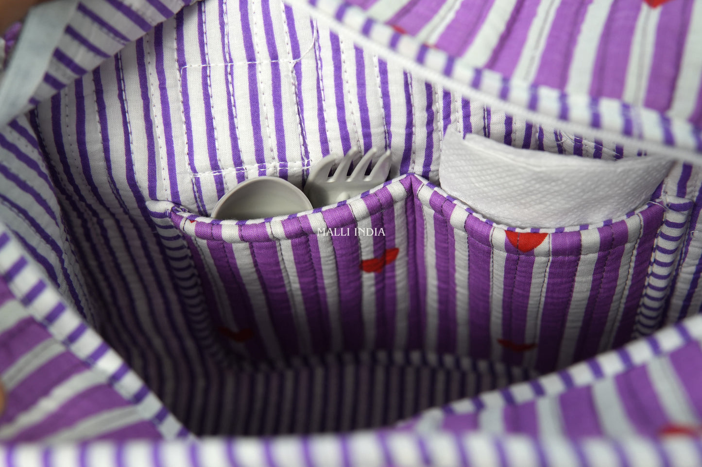Lunch bag with zipper closure - Mini hearts on purple stripes