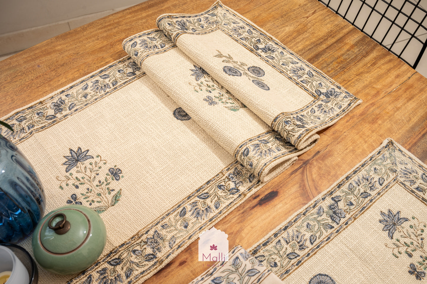 Blue daisies - Runner, placemat & napkin set for 6 seater