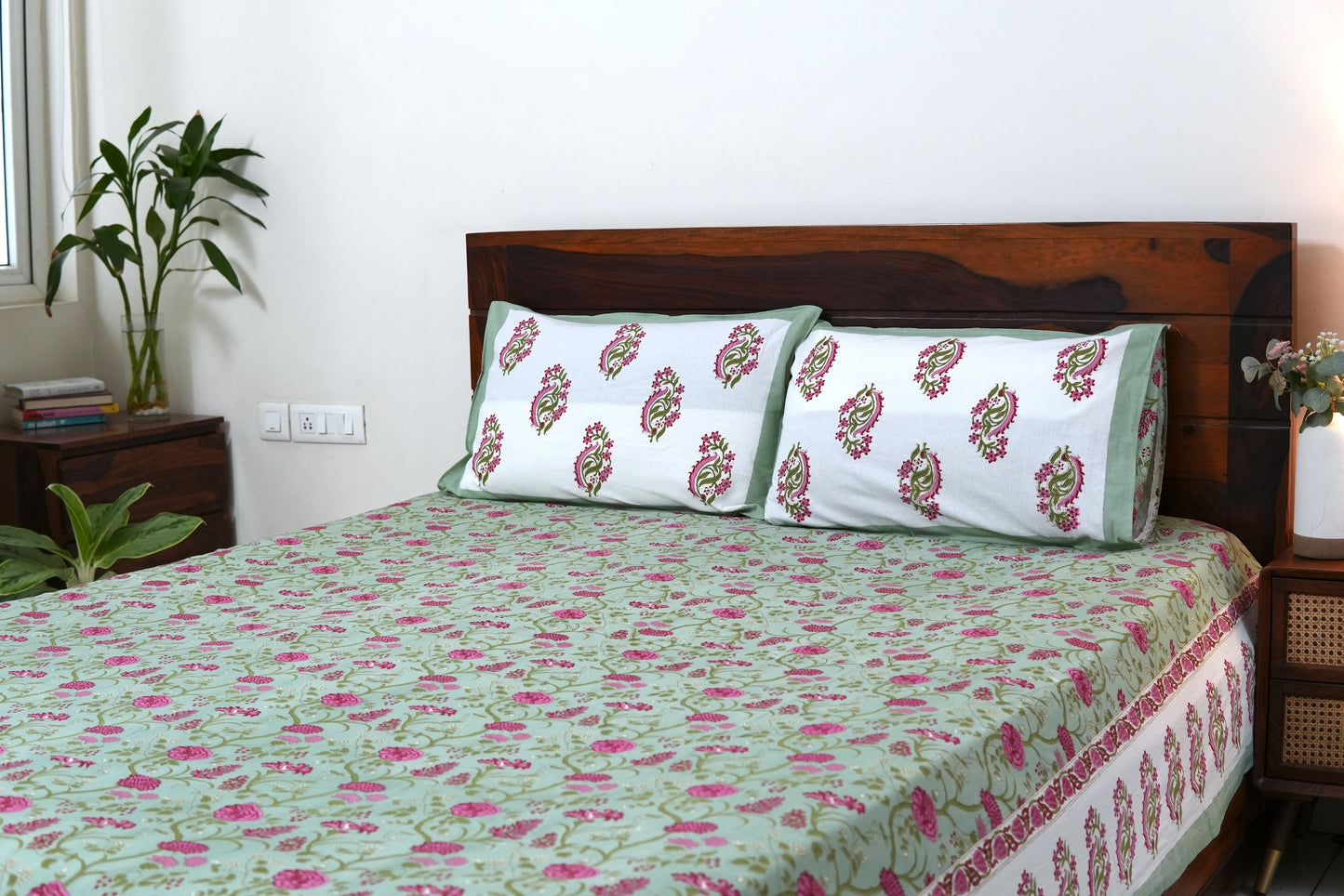 Garden of roses - Pure cotton King / Queen size double bedsheet