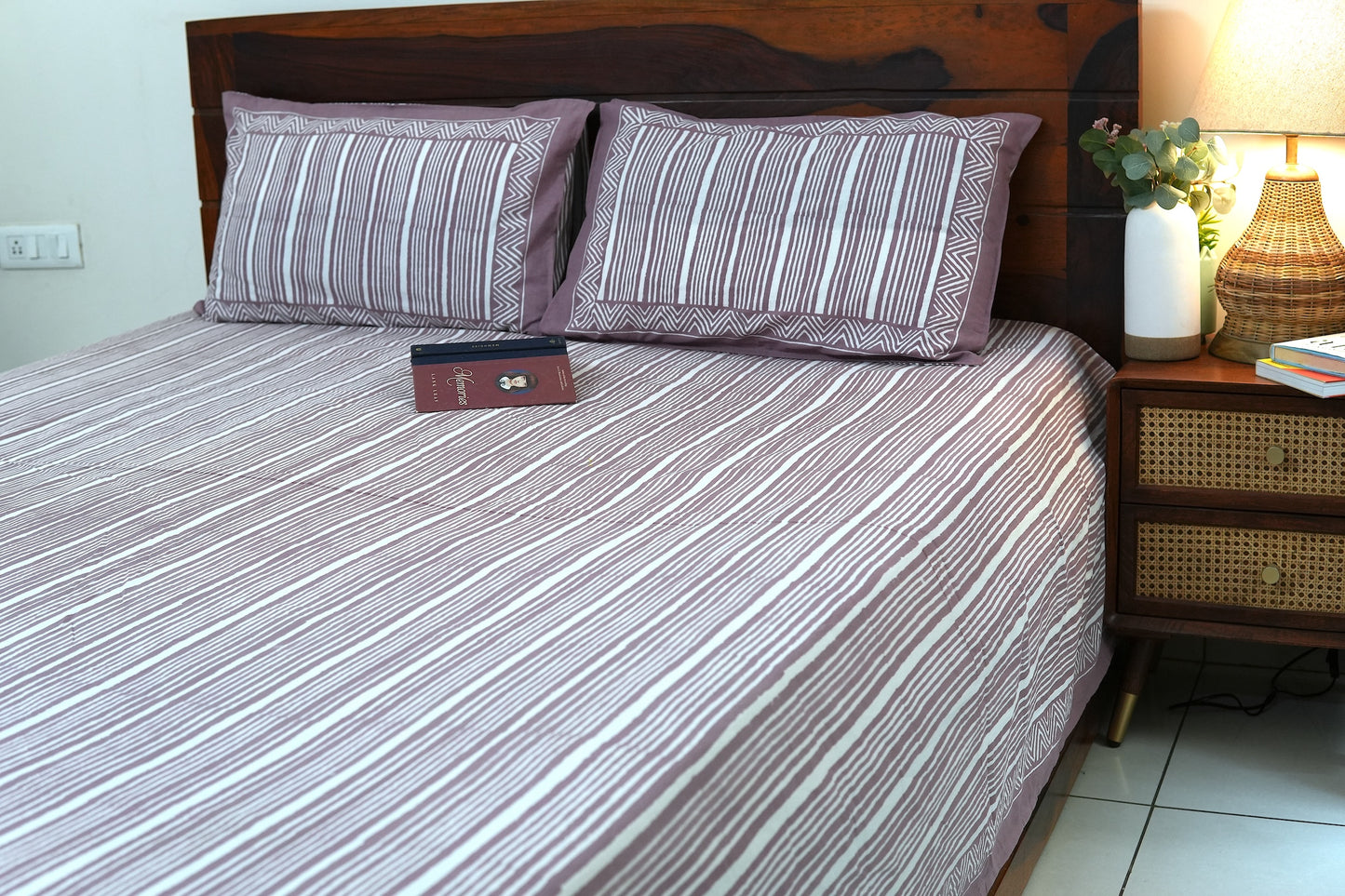 Warm purple stripes - Pure cotton King / Queen size double bedsheet