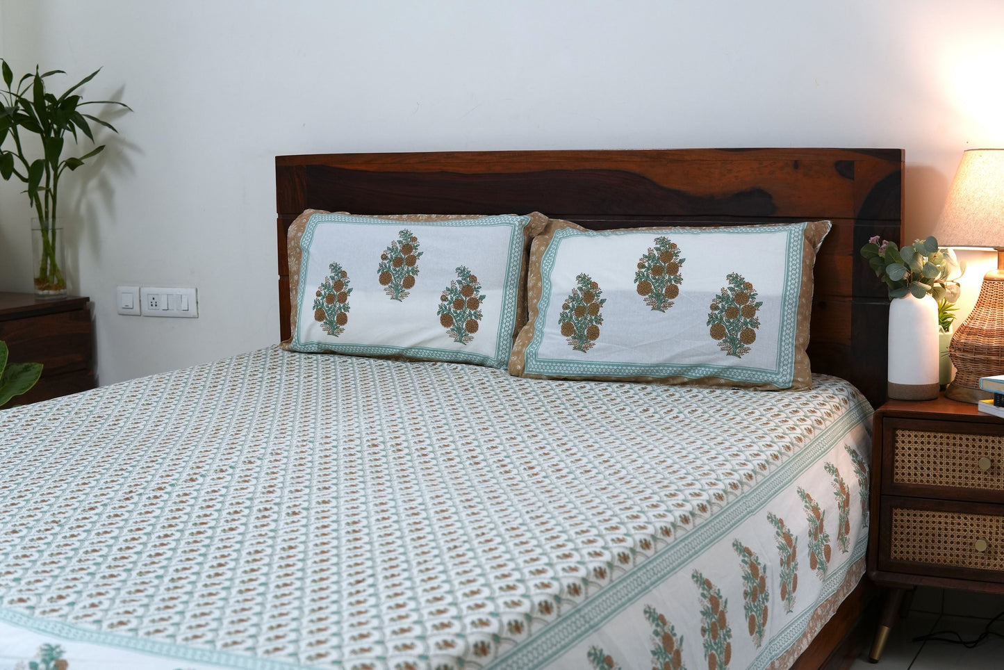 Buti in jaal design - Pure cotton King / Queen size double bedsheet