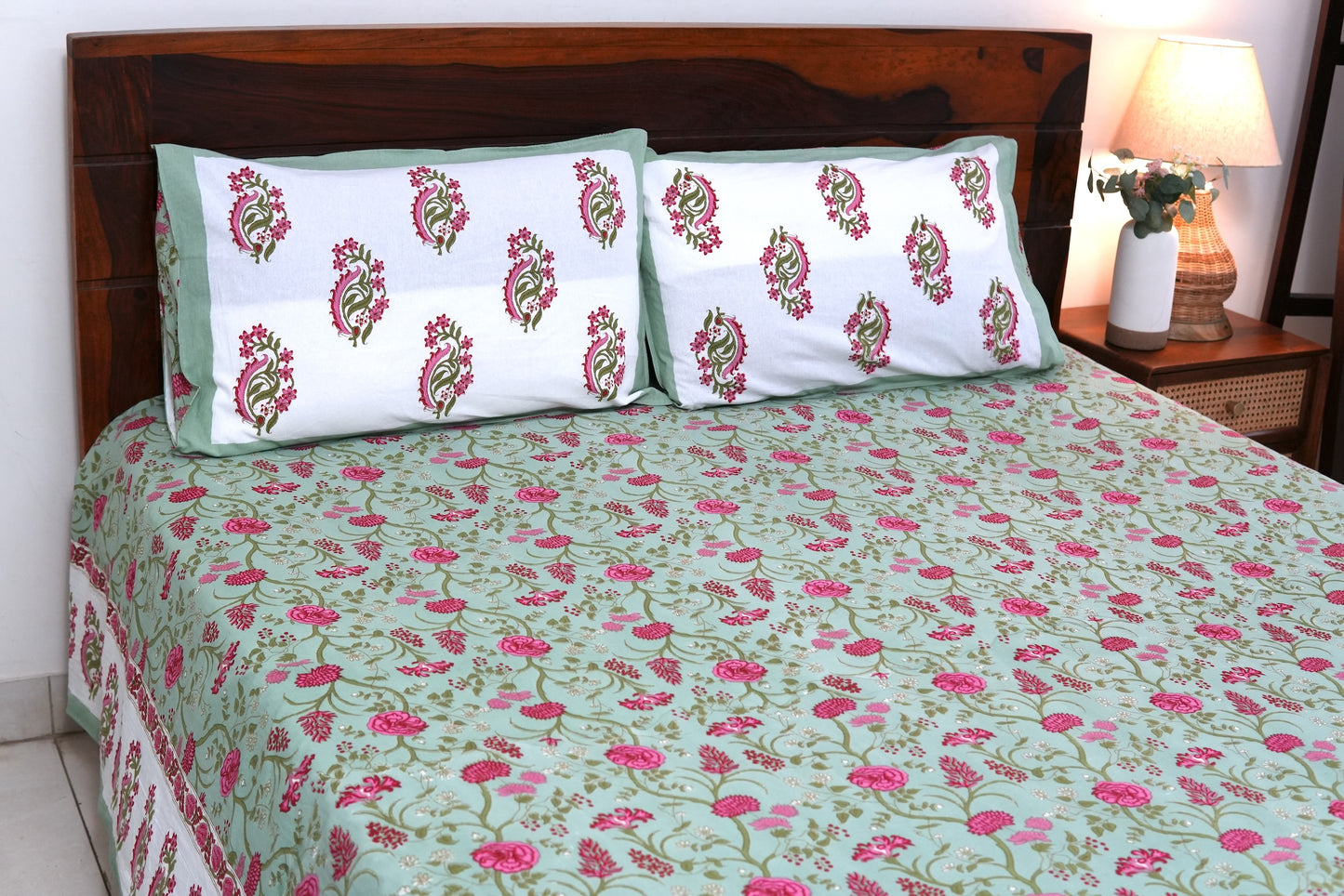 Garden of roses - Pure cotton King / Queen size double bedsheet