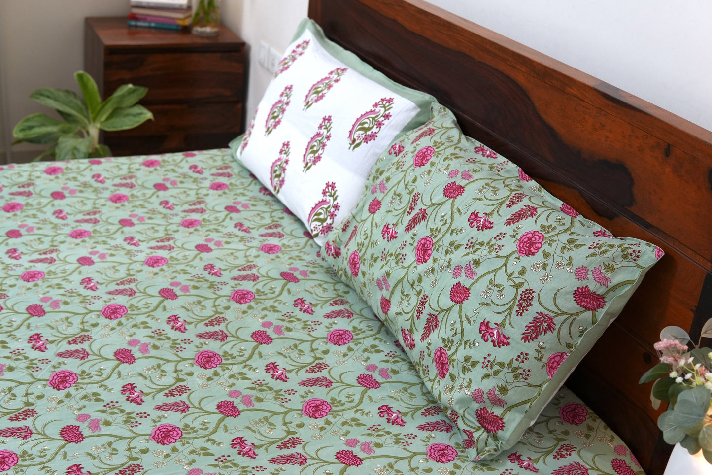 Garden of roses - Pure cotton King / Queen size double bedsheet
