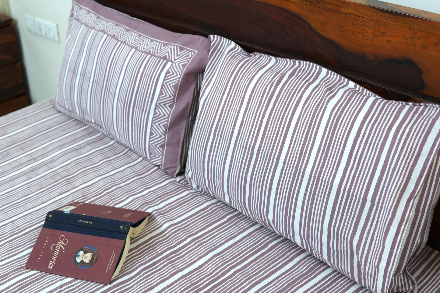 Warm purple stripes - Pure cotton King / Queen size double bedsheet