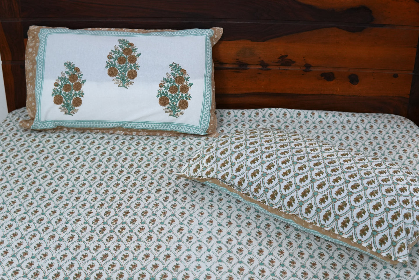 Buti in jaal design - Pure cotton King / Queen size double bedsheet