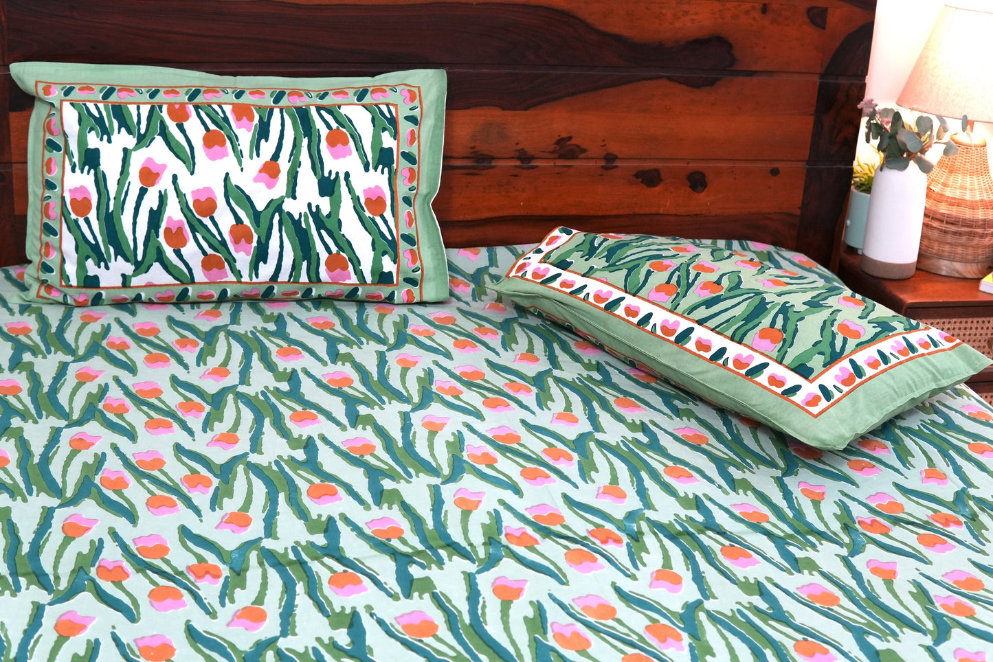 Tulips garden - Pure cotton King / Queen size double bedsheet