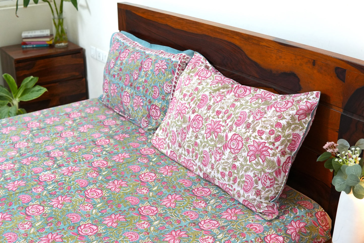 Turquoise royals handblock printed pure mulmul dohar with cotton bedsheet - 4 pieces bedding set (King / Queen Size)