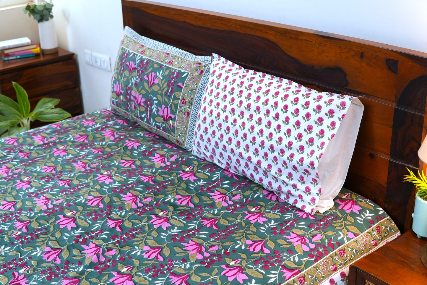 Dense forest with buti border - Pure cotton King / Queen size double bedsheet