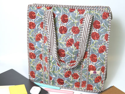 Travel tote bag with zipper closure - Red poppies on grey