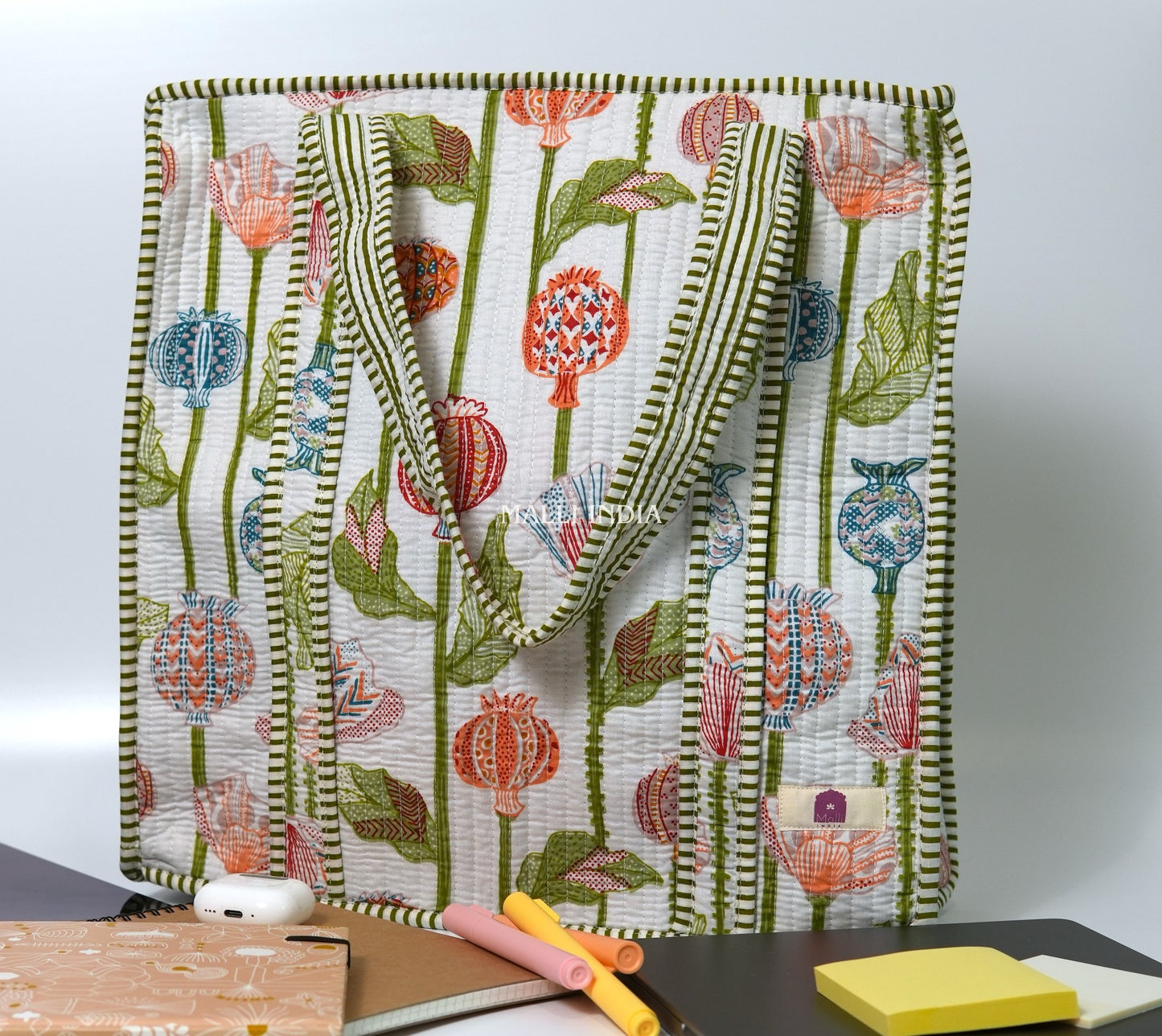 Travel tote bag with zipper closure - Pomegranate garden