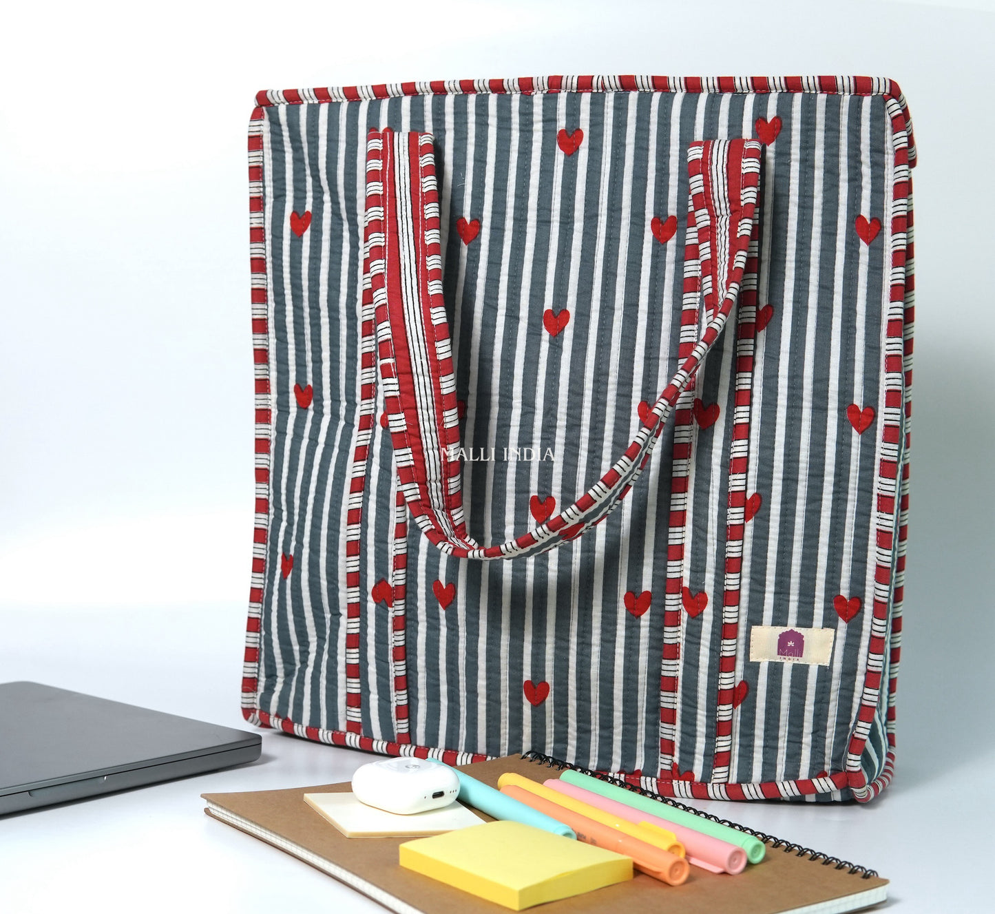 Travel tote bag with zipper closure - Mini hearts on grey stripes