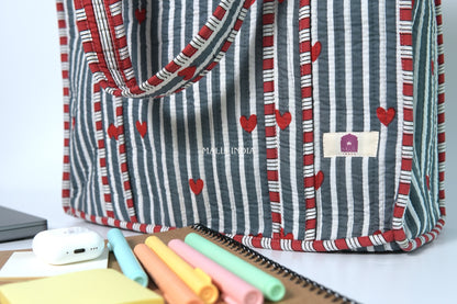Travel tote bag with zipper closure - Mini hearts on grey stripes