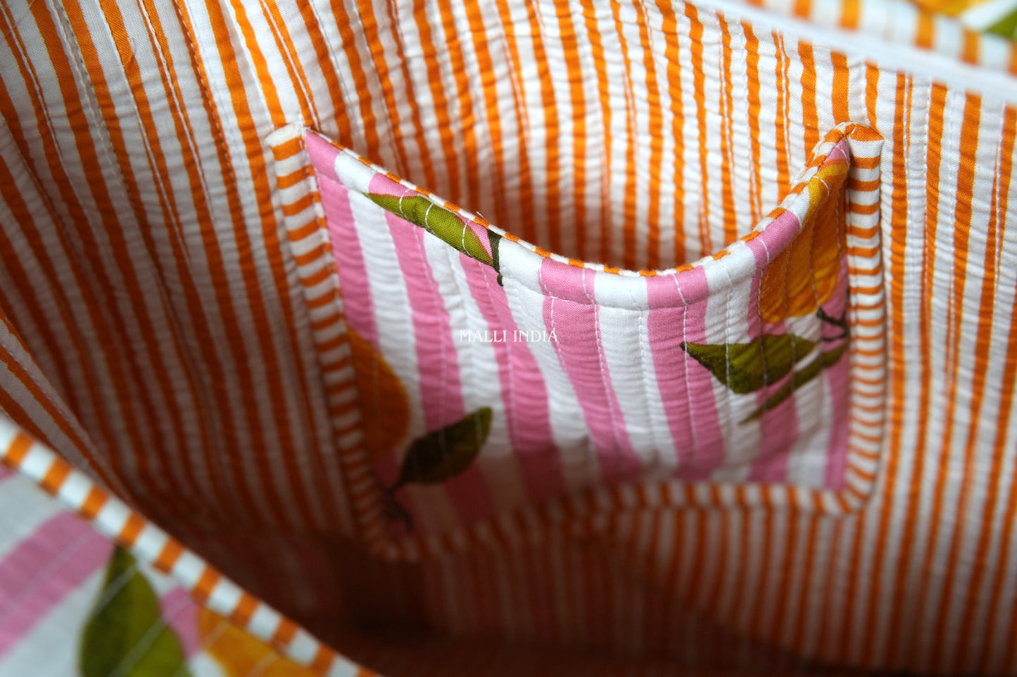 Travel tote bag with zipper closure - Lemons on pink stripes