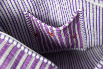 Travel tote bag with zipper closure - Mini hearts on purple stripes