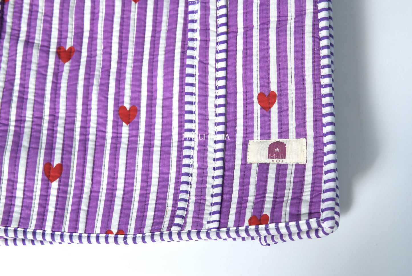 Travel tote bag with zipper closure - Mini hearts on purple stripes