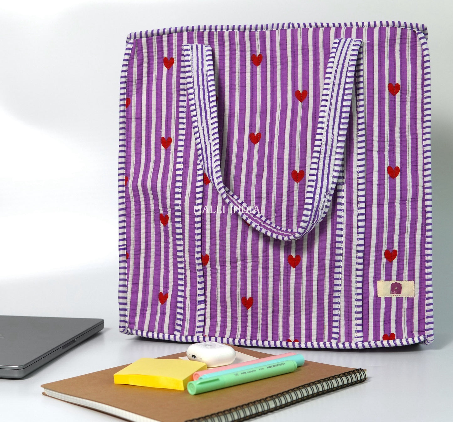 Travel tote bag with zipper closure - Mini hearts on purple stripes