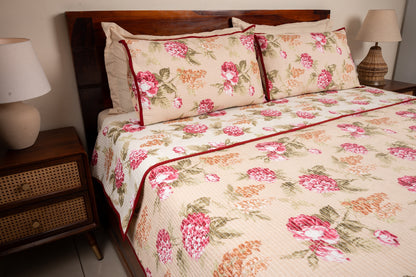 Rose gardens with beige pillow case - Quilted reversible bedcover in pure cotton